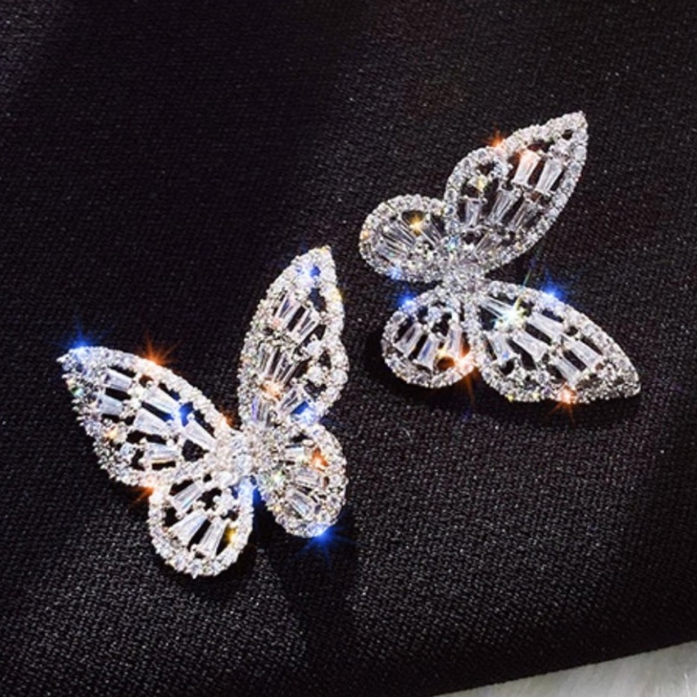 NEW 18K WHITE GOLD DIAMOND BUTTERFLY EARRINGS